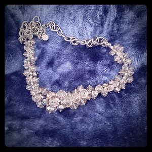 A sparkle chunky necklace.